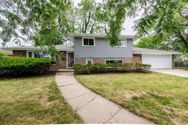 1307 E 169th Place, South Holland, IL 60473