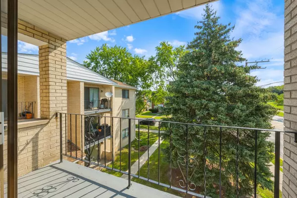 Berwyn, IL 60402,6332 Pershing Road #3C