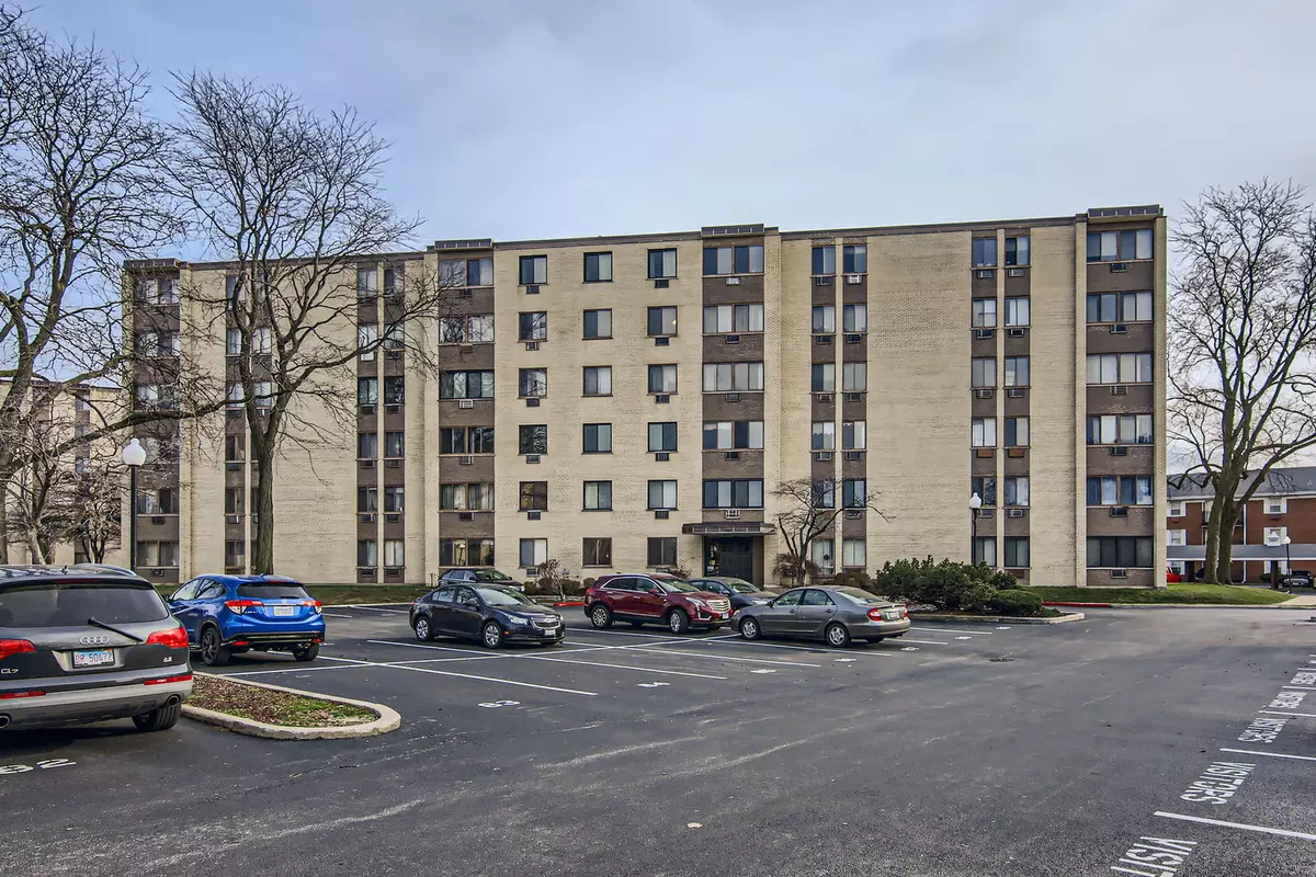 Oak Lawn, IL 60453,9745 S Karlov Avenue #509