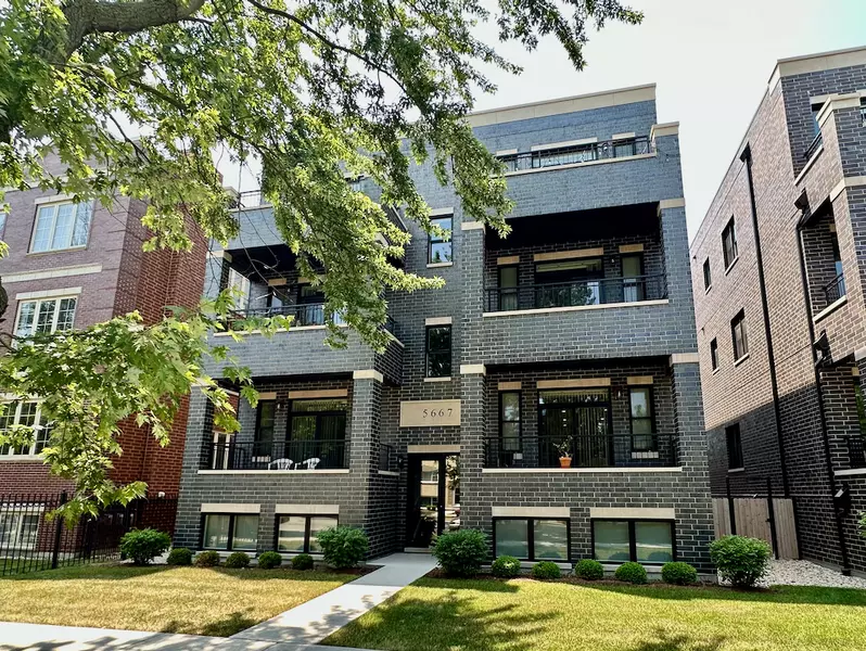 5667 W Higgins Avenue #1W, Chicago, IL 60630