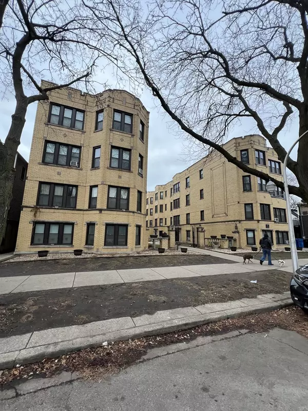 3821 N Greenview Avenue #2E, Chicago, IL 60613