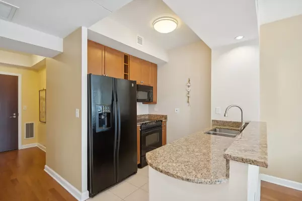 Chicago, IL 60602,130 N Garland Court #2608