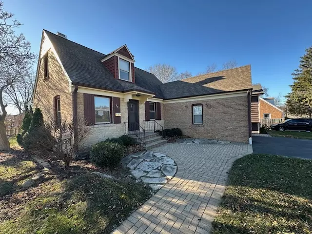 303 W Hawley Street, Mundelein, IL 60060