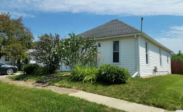 Camp Point, IL 62320,403 W Wood St