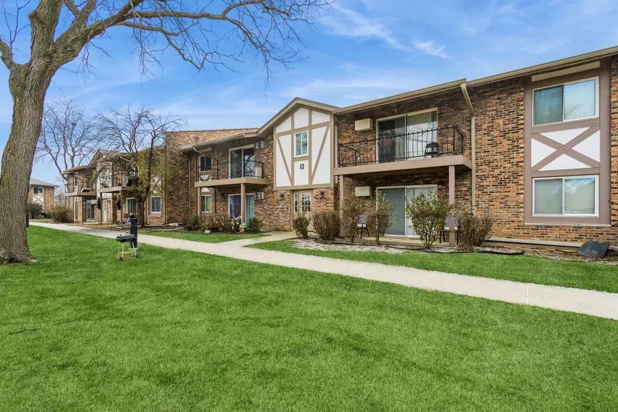 9S025 Lake Drive #10-204, Willowbrook, IL 60527