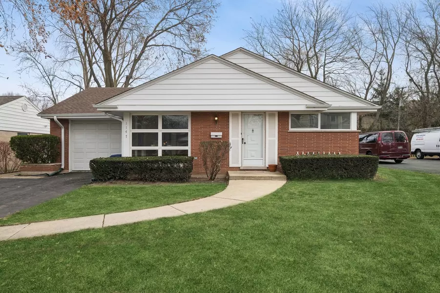 1147 Oxford Road, Deerfield, IL 60015