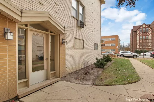 Skokie, IL 60076,8046 KENTON Avenue #3