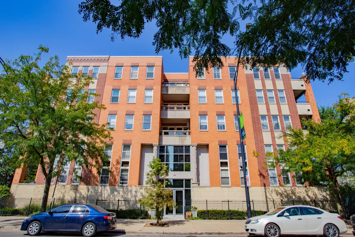 Chicago, IL 60618,3550 W Montrose Avenue #505