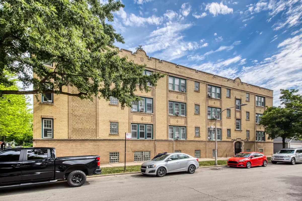 Chicago, IL 60618,3501 N Albany Avenue #2