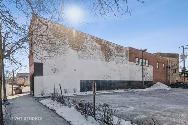 Chicago, IL 60625,4820 N Western Avenue