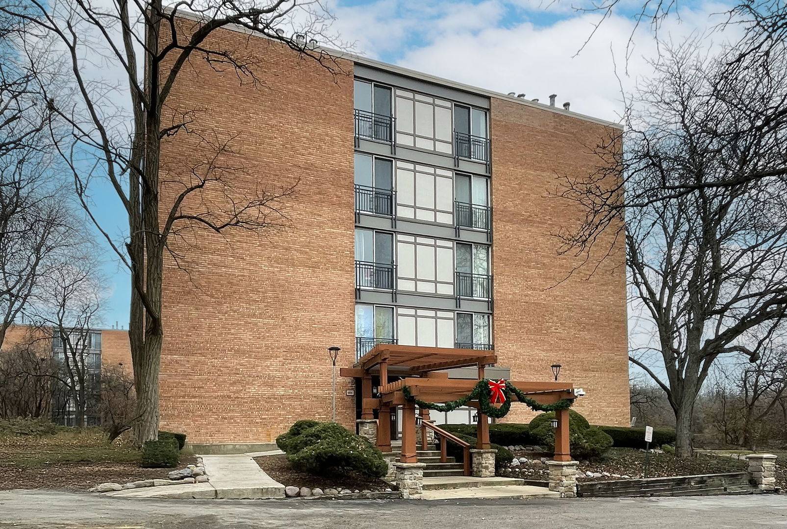 Lisle, IL 60532,5810 Oakwood Drive #3H