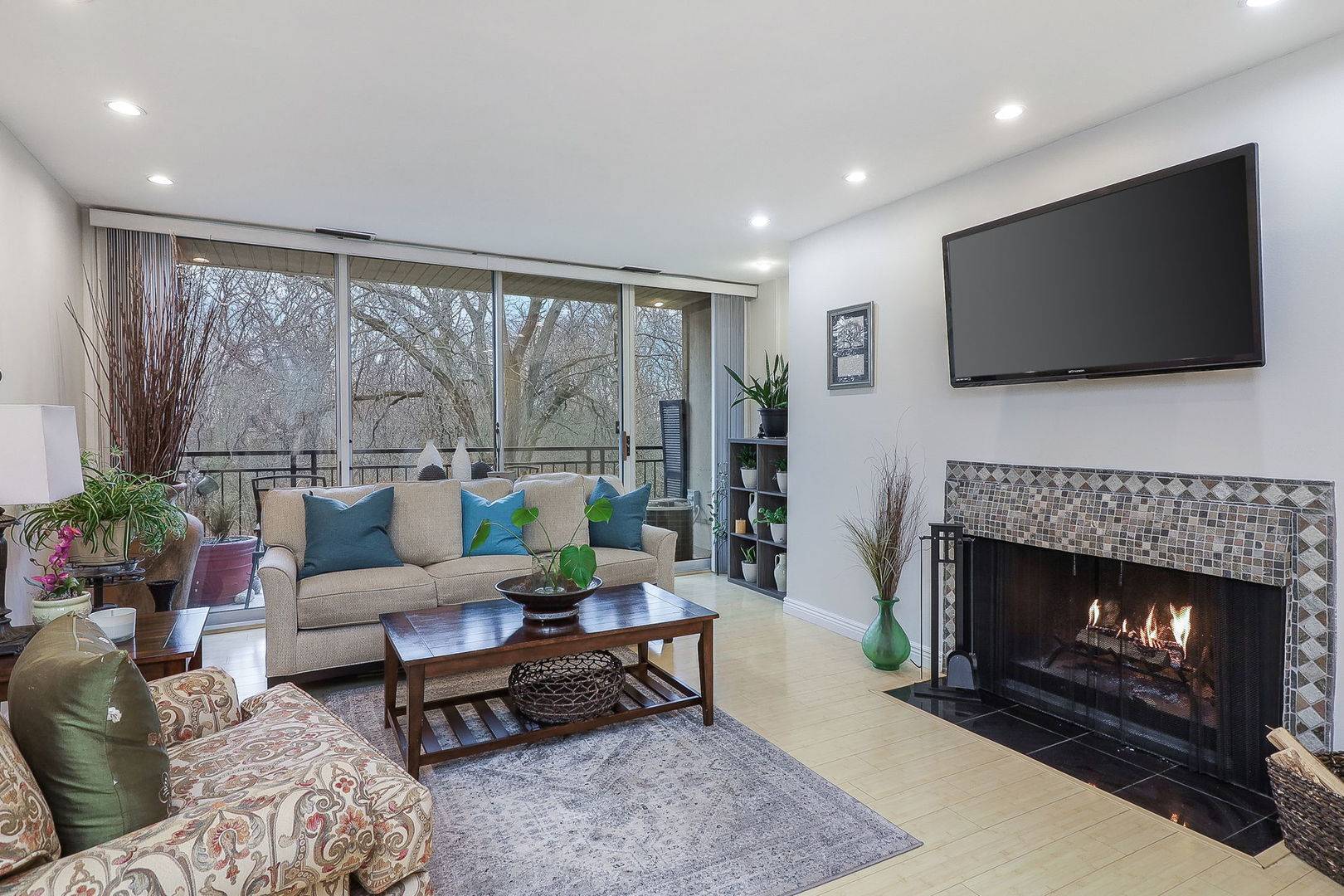 Lisle, IL 60532,5810 Oakwood Drive #3H
