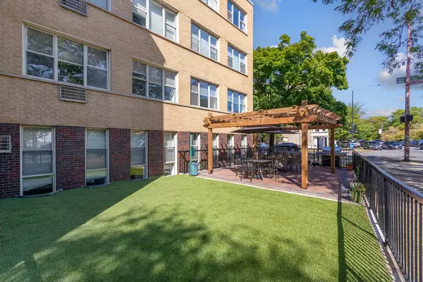 7070 N Sheridan Road #1N, Chicago, IL 60626