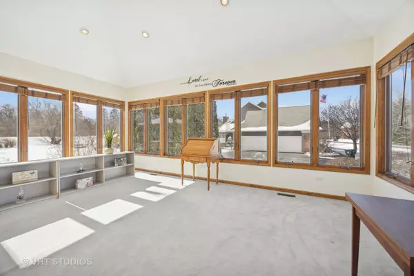 Crystal Lake, IL 60012,3724 Tamarack Circle