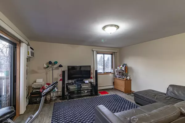 Vernon Hills, IL 60061,21 cedar Court #5