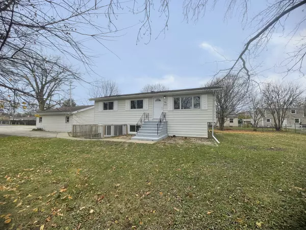 1831 N Seminary Avenue, Woodstock, IL 60098