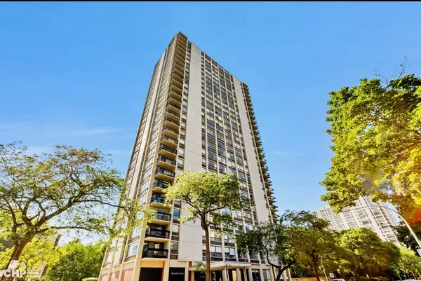 1355 N Sandburg Terrace #607D, Chicago, IL 60610