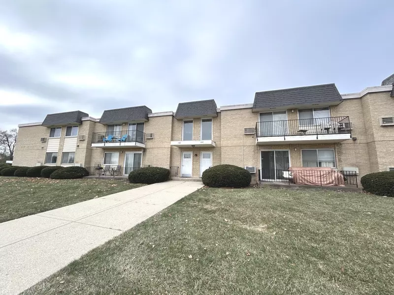 1430 N Evergreen Avenue #2B, Arlington Heights, IL 60004