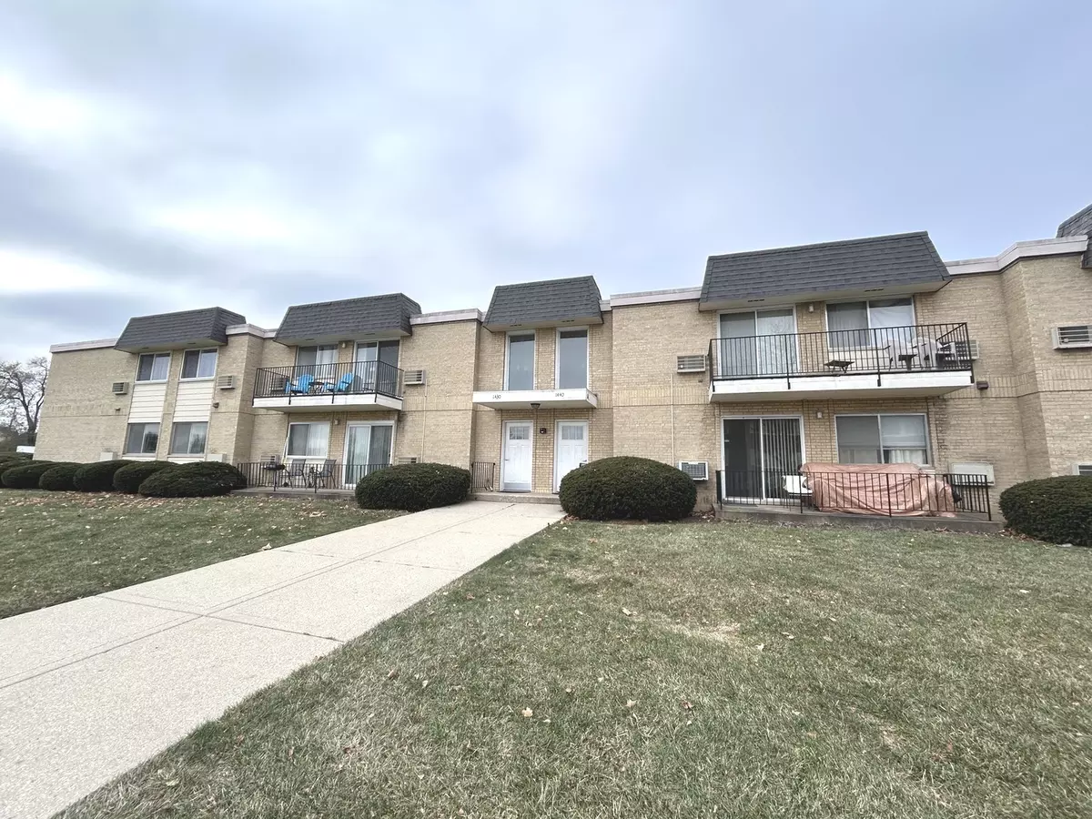 Arlington Heights, IL 60004,1430 N Evergreen Avenue #2B