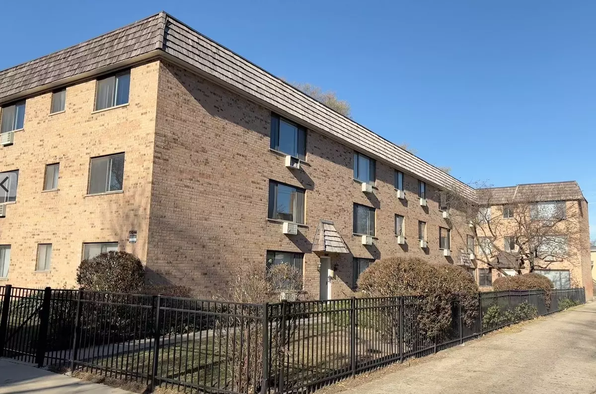 Chicago, IL 60660,1760 W Highland Avenue #201