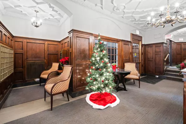 Chicago, IL 60615,5000 S EAST END Avenue #24D