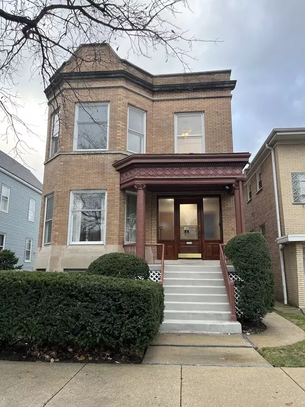 5347 W Giddings Street, Chicago, IL 60630