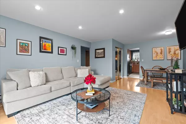 Glenview, IL 60025,4156 Central Road #3W