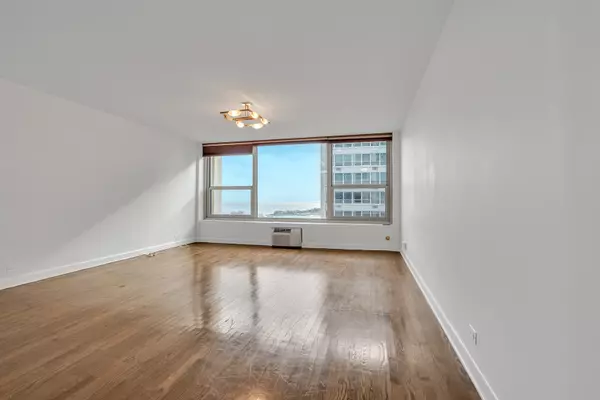 Chicago, IL 60613,3600 N Lake Shore Drive #2101