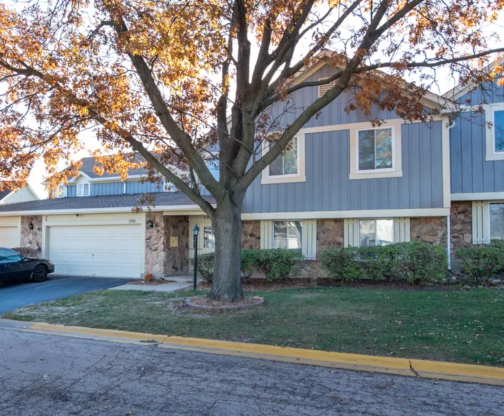 390 Springlake Lane #B, Aurora, IL 60504