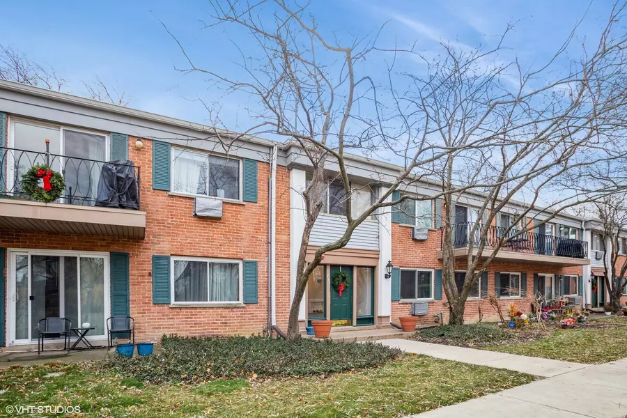 715 E Falcon Drive #209E, Arlington Heights, IL 60005