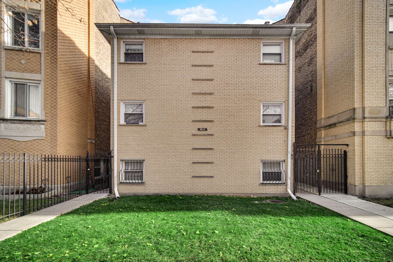 6237 N Francisco Avenue, Chicago, IL 60659