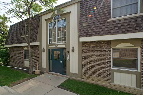 649 Trace Drive #202, Buffalo Grove, IL 60089