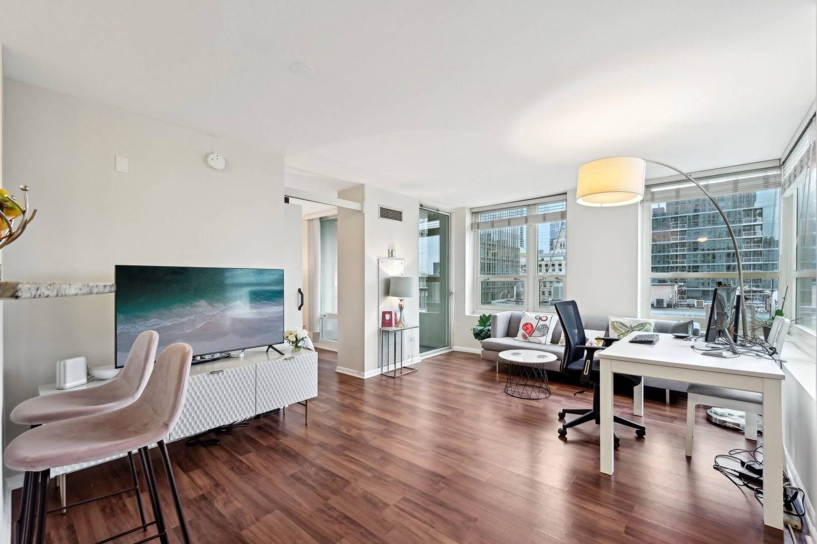 Chicago, IL 60654,345 N La Salle Drive #2510