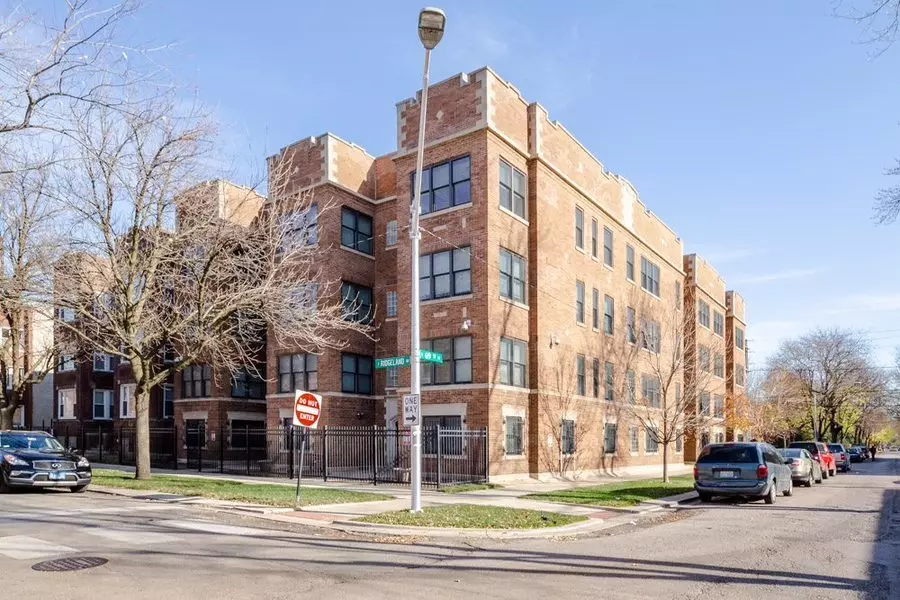 Chicago, IL 60649,1738 E 69th Street #404