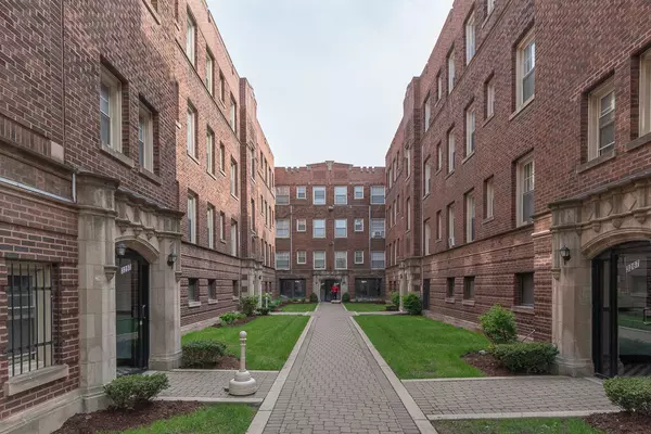 3263 W Wrightwood Avenue #3-O, Chicago, IL 60647