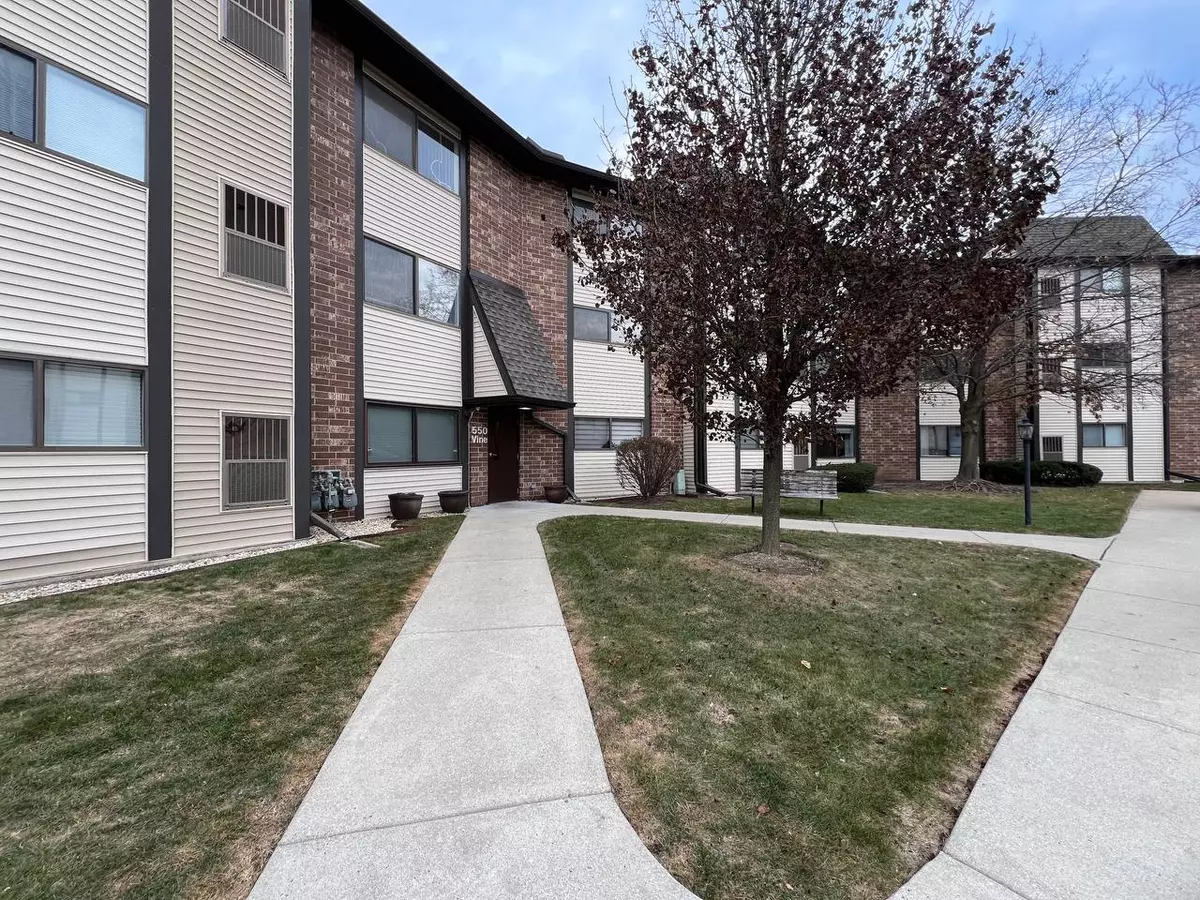 Highland Park, IL 60035,550 Vine Avenue #206