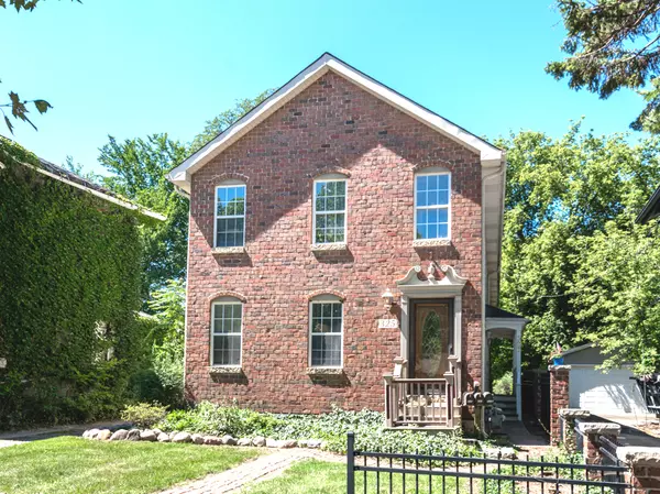 325 N Loomis Street, Naperville, IL 60540