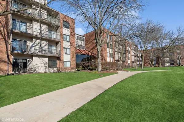 3050 Pheasant Creek Drive #107, Northbrook, IL 60062