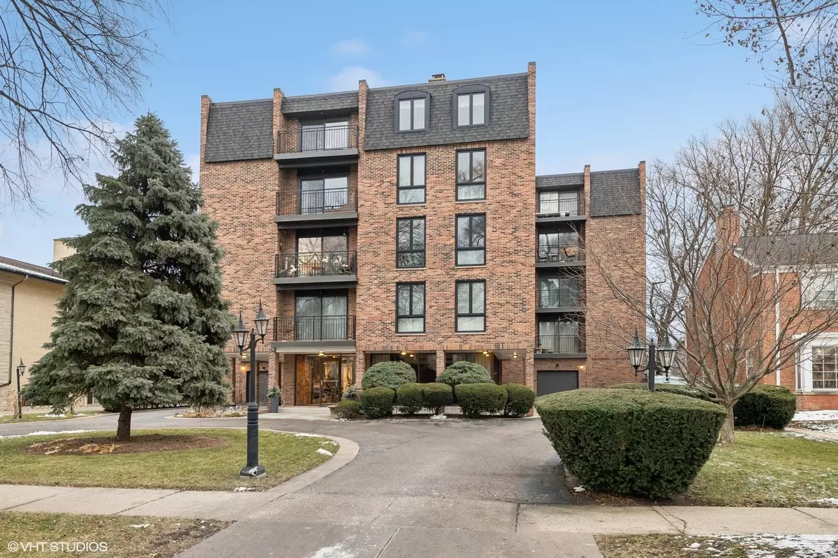 River Forest, IL 60305,1417 Bonnie Brae Place #5C