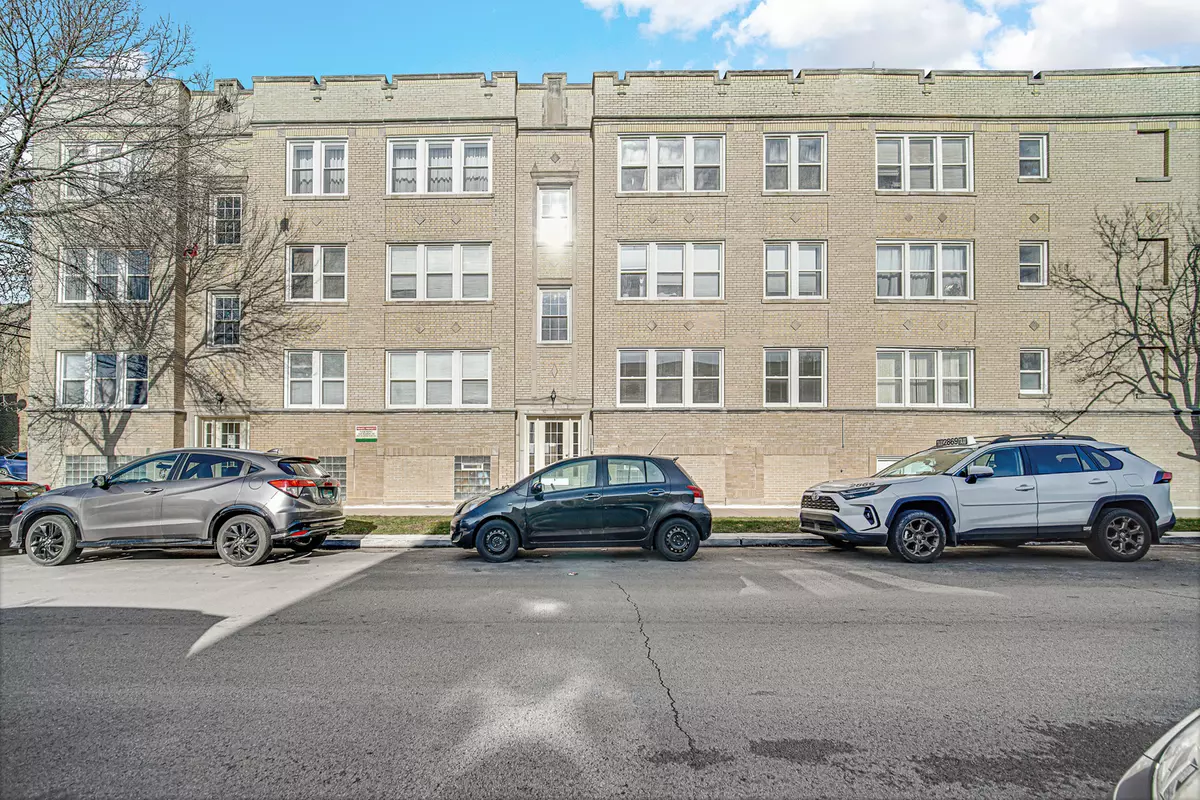 Chicago, IL 60659,2838 W Glenlake Avenue #1C