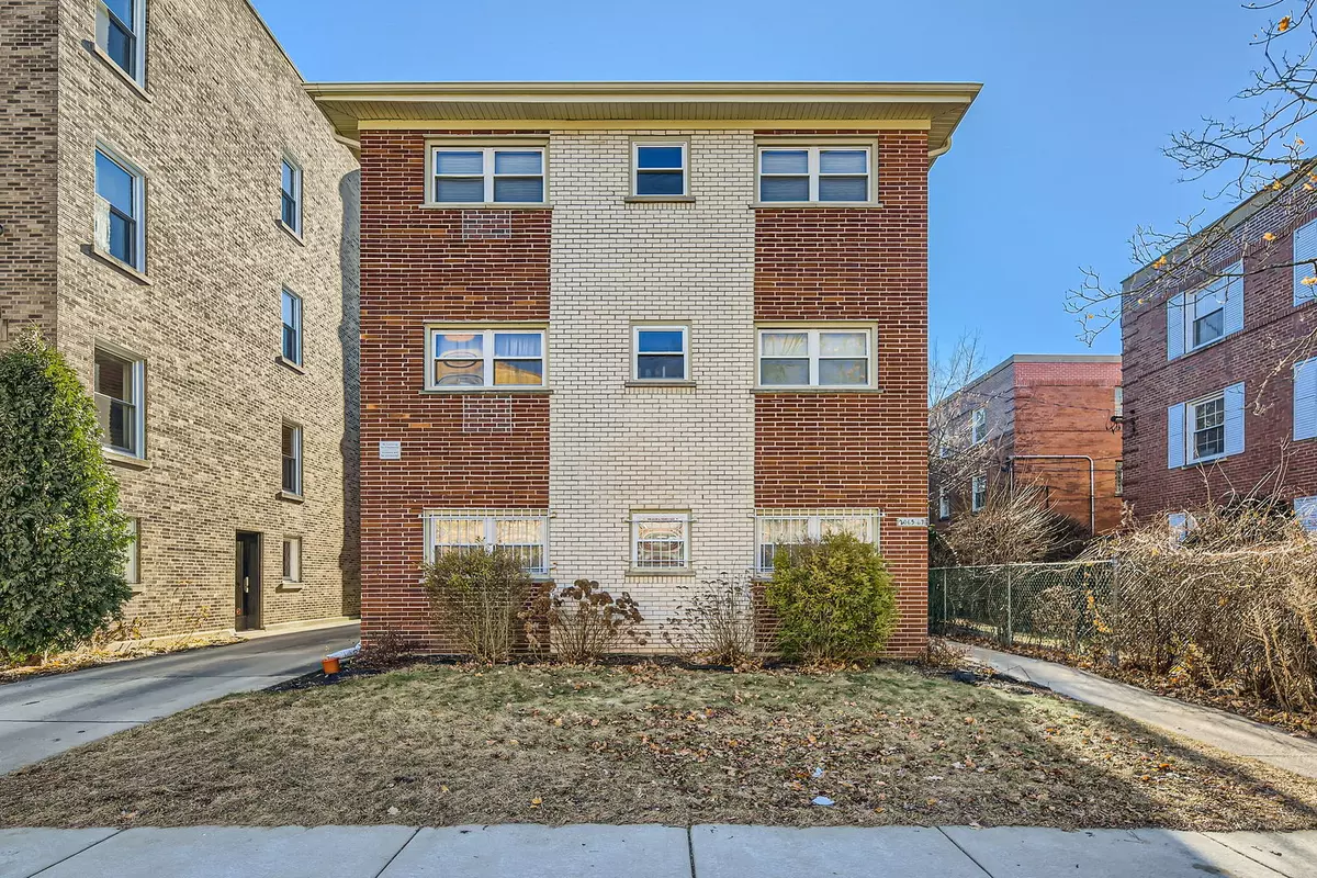 Chicago, IL 60645,2065 W Farwell Avenue #3S