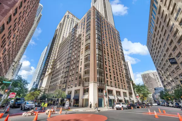 40 E Delaware Place #602, Chicago, IL 60611