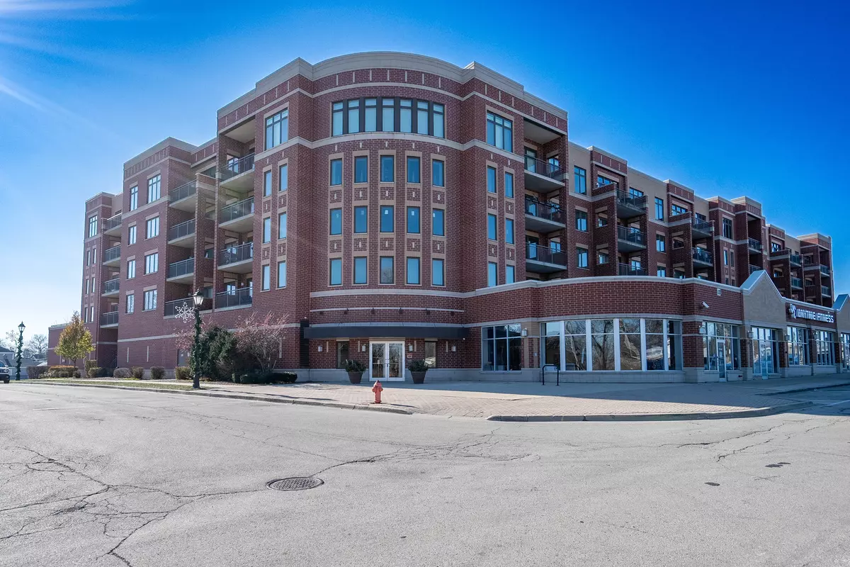 Roselle, IL 60172,225 Main Street #210