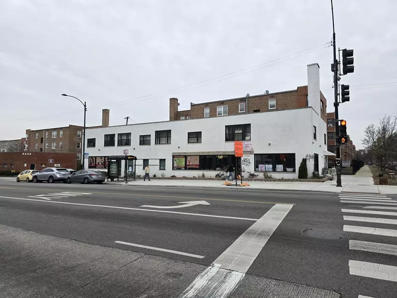 5252 N Western Avenue, Chicago, IL 60625