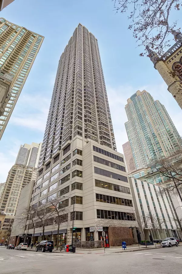 30 E HURON Street #3902, Chicago, IL 60611