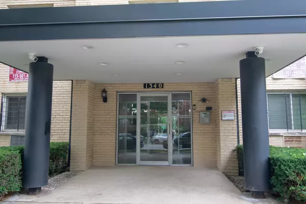 Chicago, IL 60626,1340 W Touhy Avenue #305