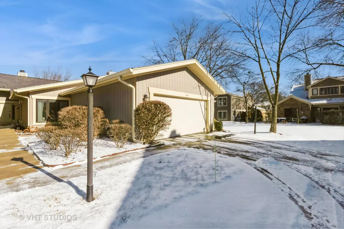 Libertyville, IL 60048,810 Maywood Court #2B