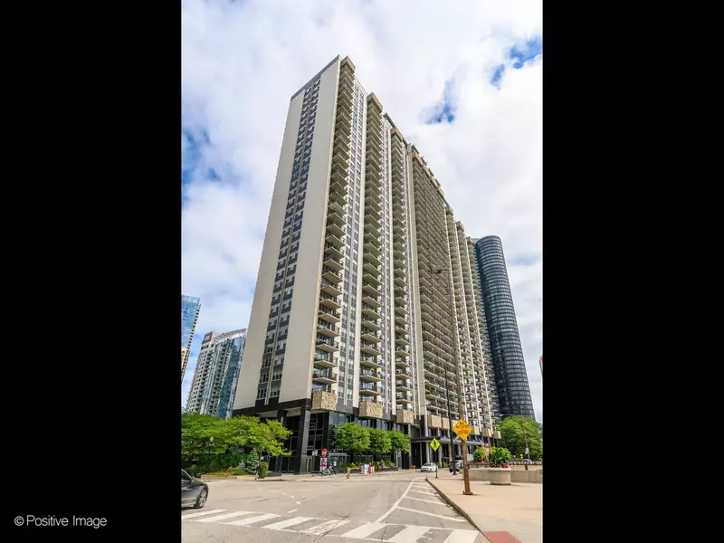 400 E Randolph Street #3802, Chicago, IL 60601