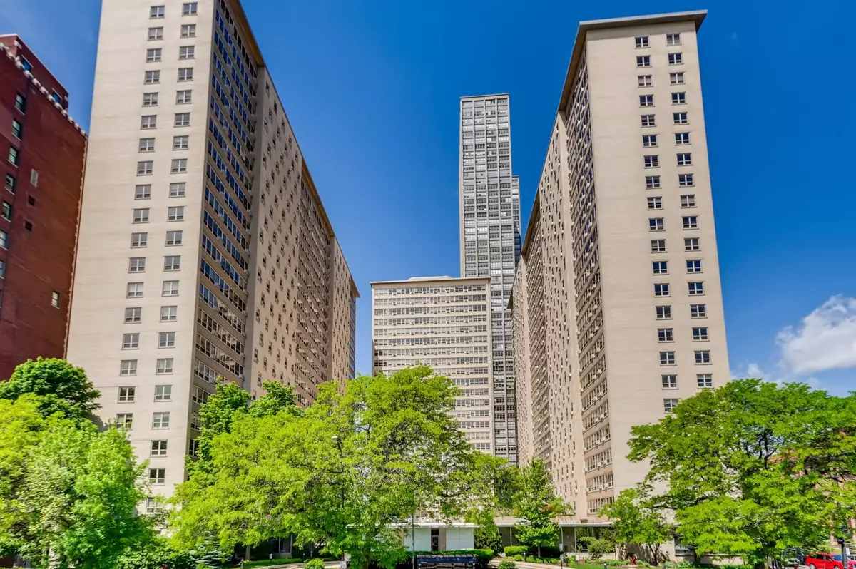 Chicago, IL 60613,3950 N Lake Shore Drive #1018