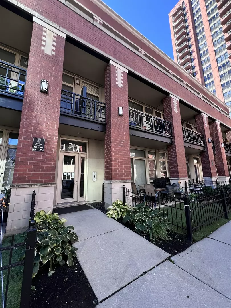 Chicago, IL 60661,324 N Jefferson Street #206